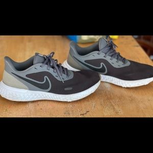 Nike Revolution mens
